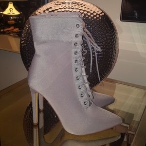 Olivia Fergusen Heeled Lace Up Boots US 9